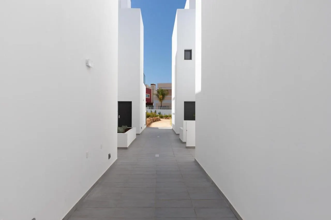 Luxury Townhouse With Pool In Alvor别墅 阿尔沃尔